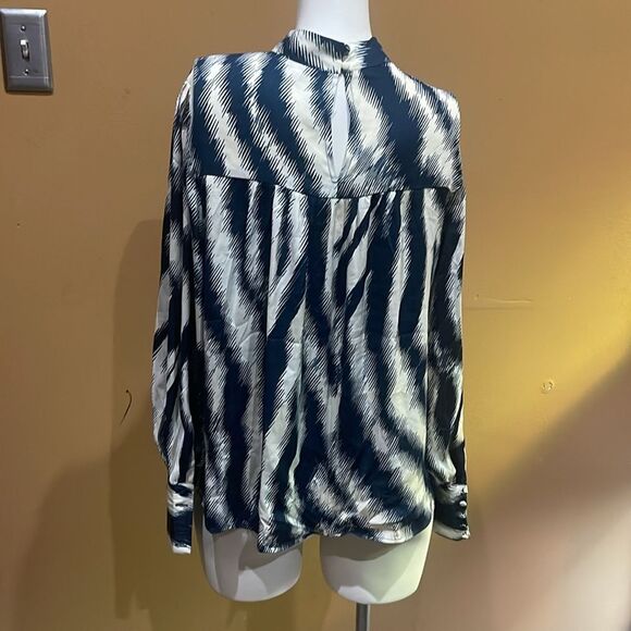 Maison d’ Amelie Women’s Small Blue Cream High Neck 5 Button Cuffs Blouse Sz Sm - Picture 5 of 14